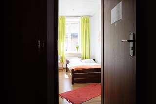 Хостелы Folk Hostel Люблин Двухместный номер с 1 кроватью и общей ванной комнатой-4